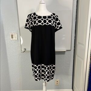 Roz & Ali Black and White Sheath Dress Short Sleeve